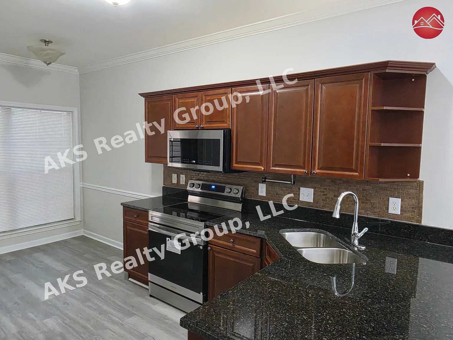 3 bed, 2.5 bath, 1518 sqft, $1,800 — Photo 4