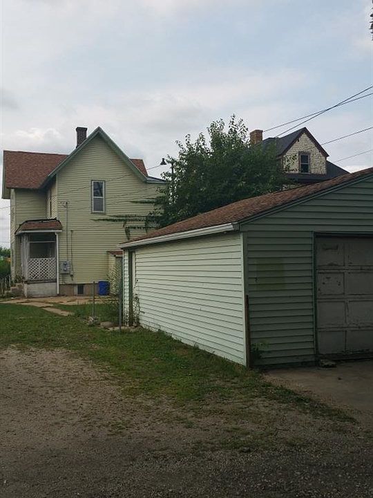 2nd image of 1808 Kishwaukee St