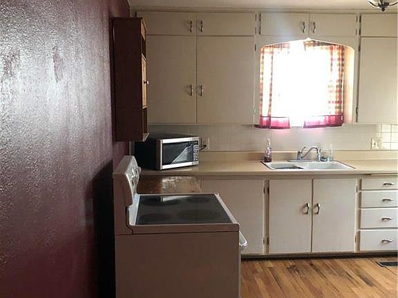 5th image of 624 W 26th St