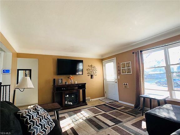 3rd image of 27281 Fullerwood Dr