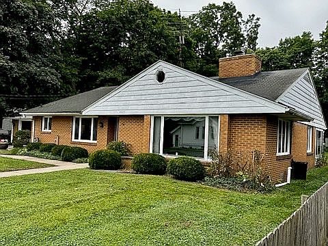 3rd image of 8905 E D Ave