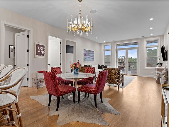 5th image of 1938 W Augusta Blvd #304