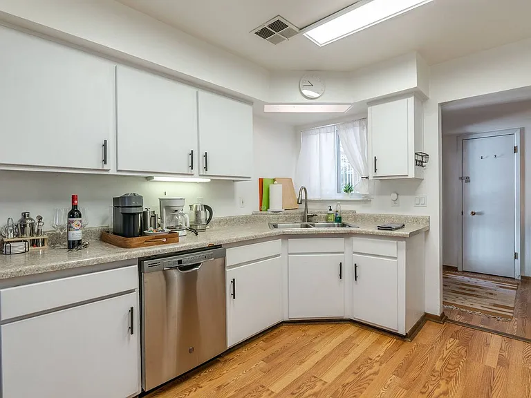 2817 Alcazar St NE — Photo 9