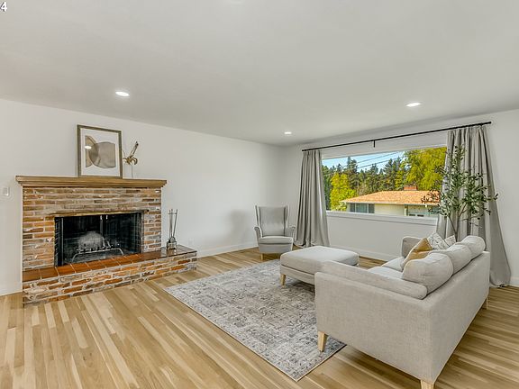 5th image of 12446 SE Guilford Dr