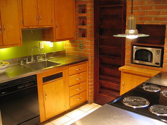 4th image of 1039 Cecil Pl NW