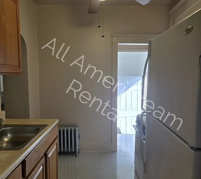 930 Carlisle St — Photo 3