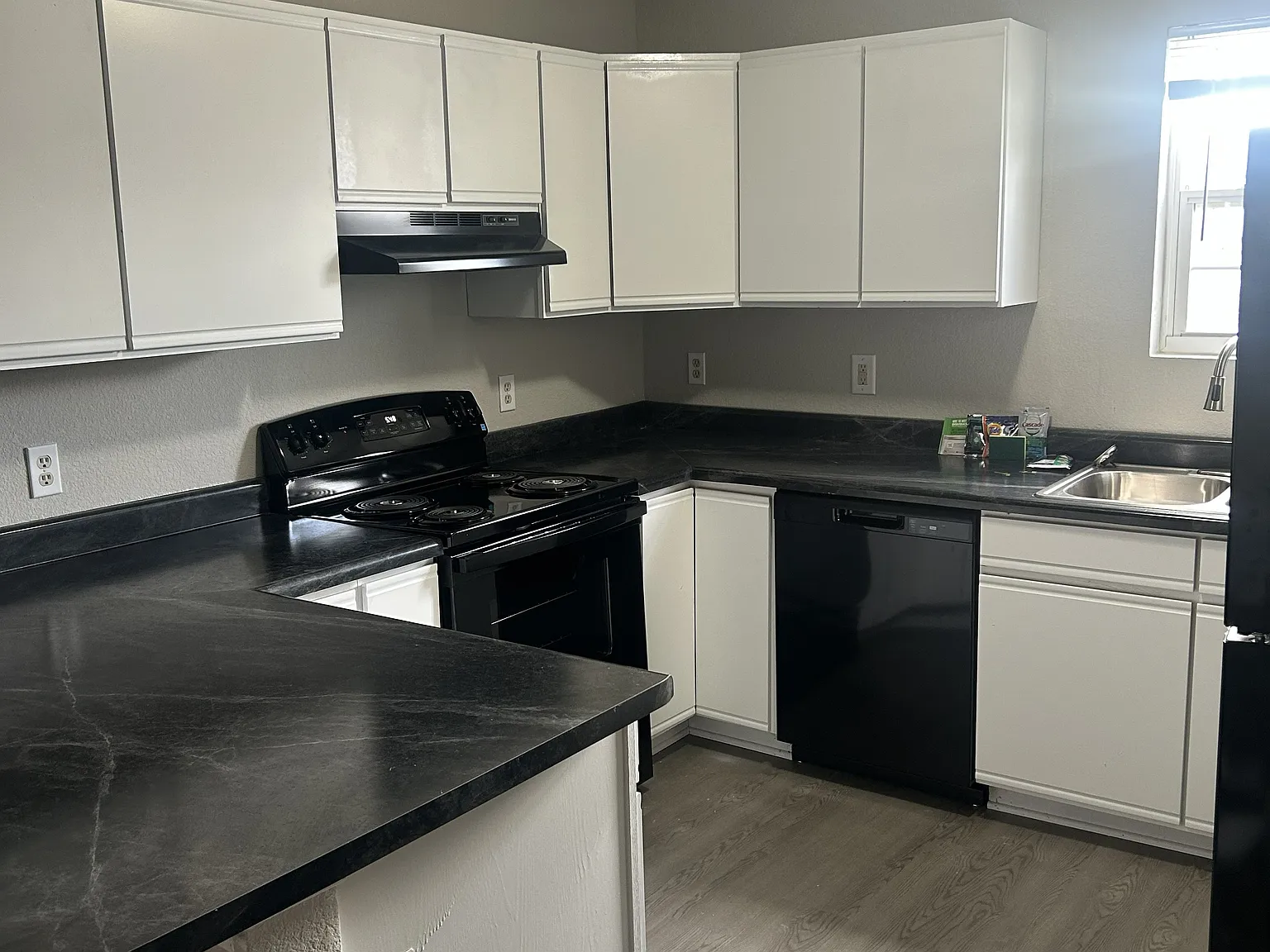 Falls Parc Apartments — Photo 3
