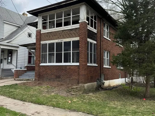 1215 Crosby St, Rockford, IL 61107