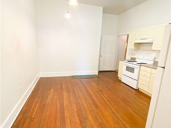 5th image of 303 E Henry St #B