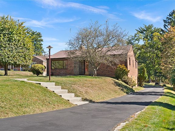 3rd image of 664 Rolling Green Dr