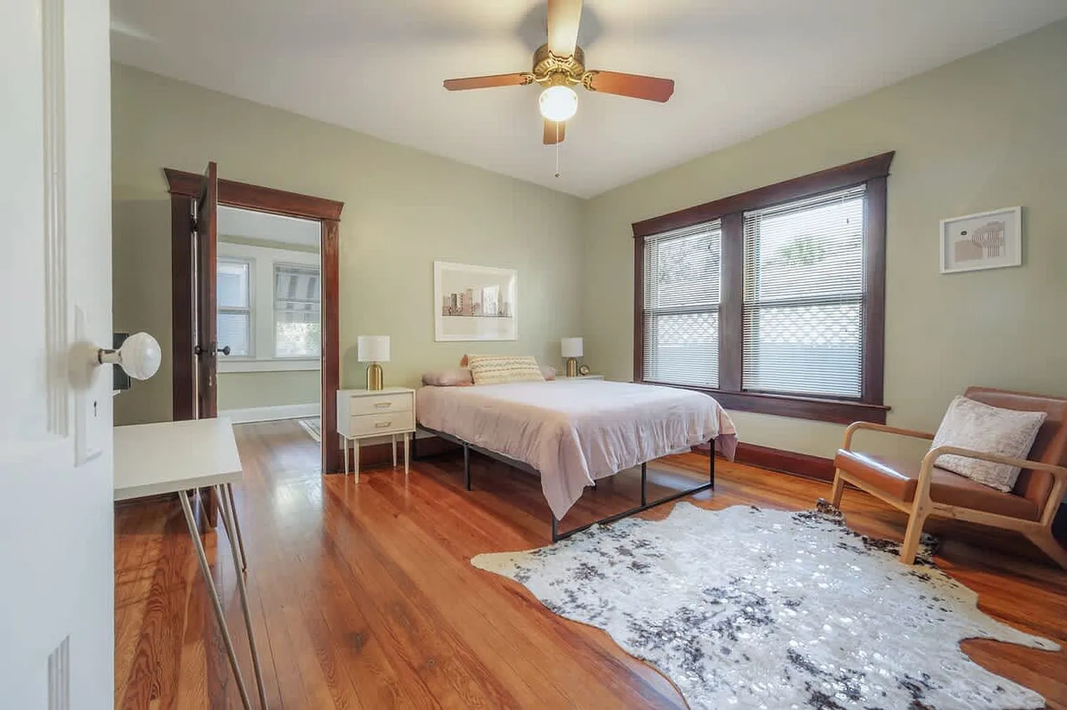 3 bed, 1.0 bath, 1345 sqft, $4,061 — Photo 2