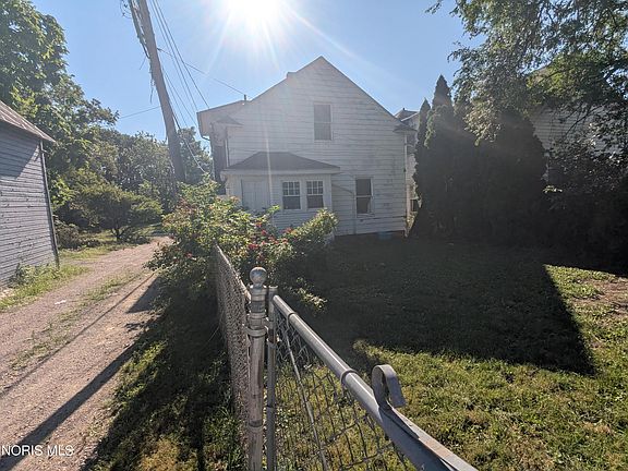 5th image of 668 Bowman St