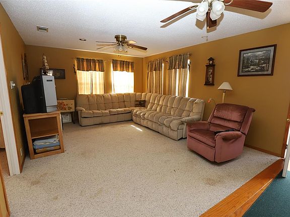 4th image of 291 Busey Blvd