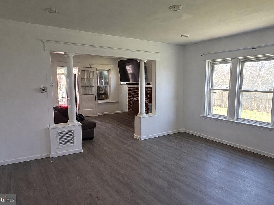2nd image of 1919 S Clinton Ave #1921