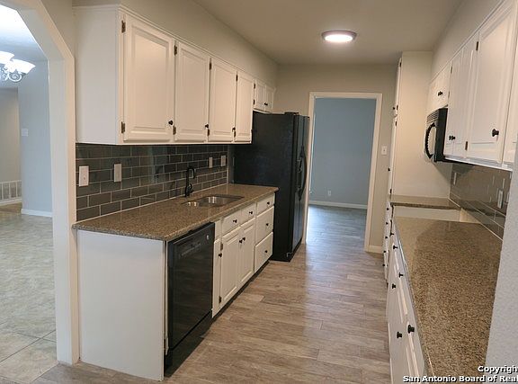 4th image of 323 Fantasia St