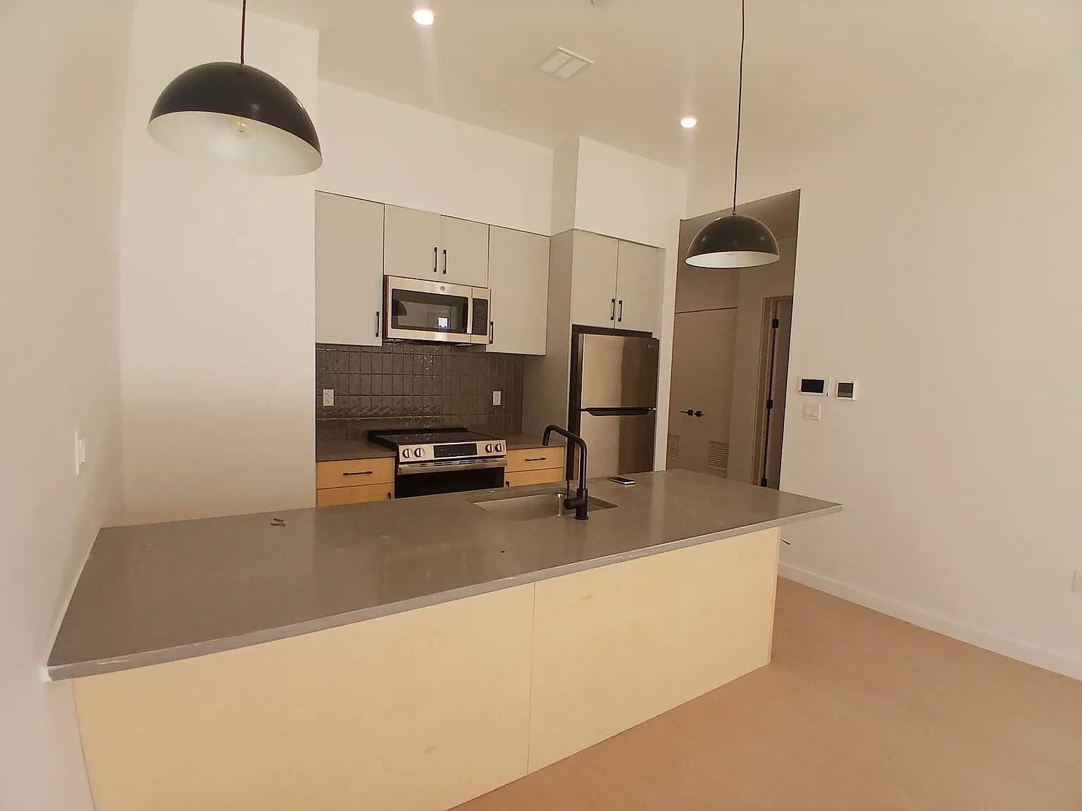 2 bed, 827 sqft, $2,475 — Photo 3