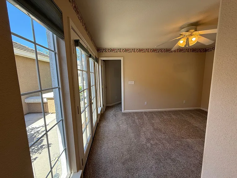 4024 Eastport Dr — Photo 32