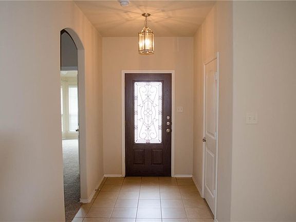 3rd image of 1107 Lubbock Ln