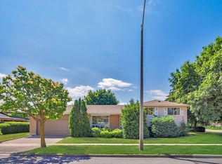 1 Mosswood Ln, Toronto, ON M9V1M3