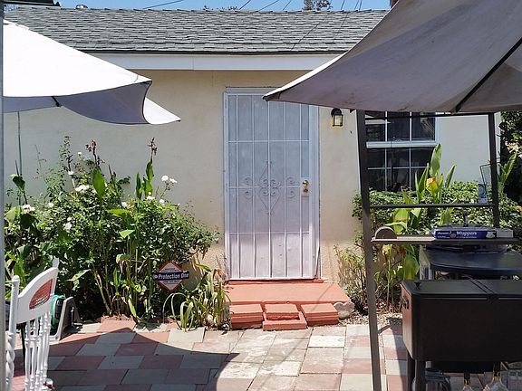 3rd image of 2788 1/2 N Mountain View Ave