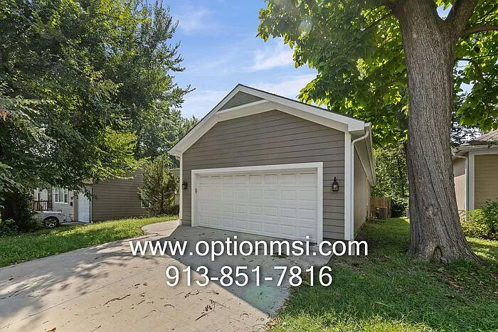 3 bed, 3.0 bath, 2100 sqft, $2,395 — Photo 3