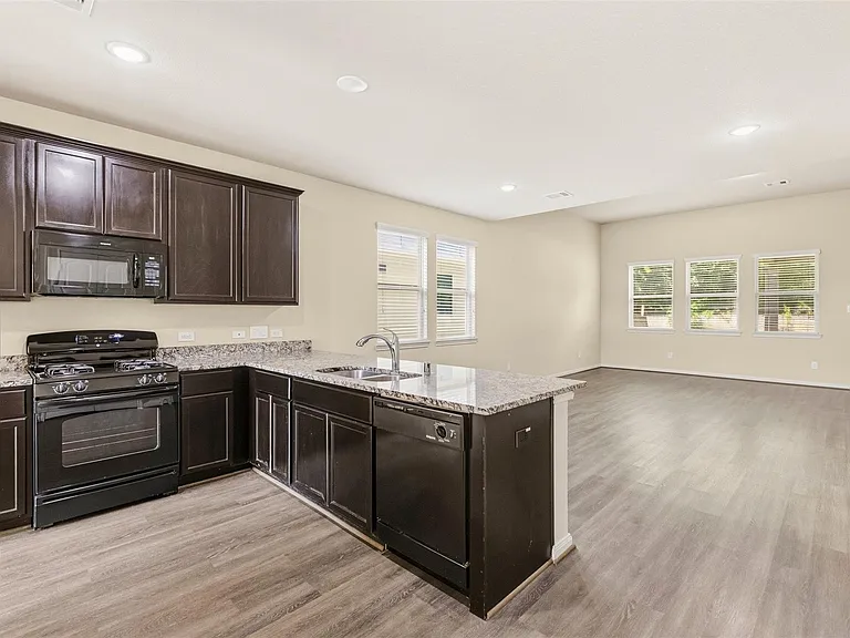 6131 Carpenters Cove Ln — Photo 7