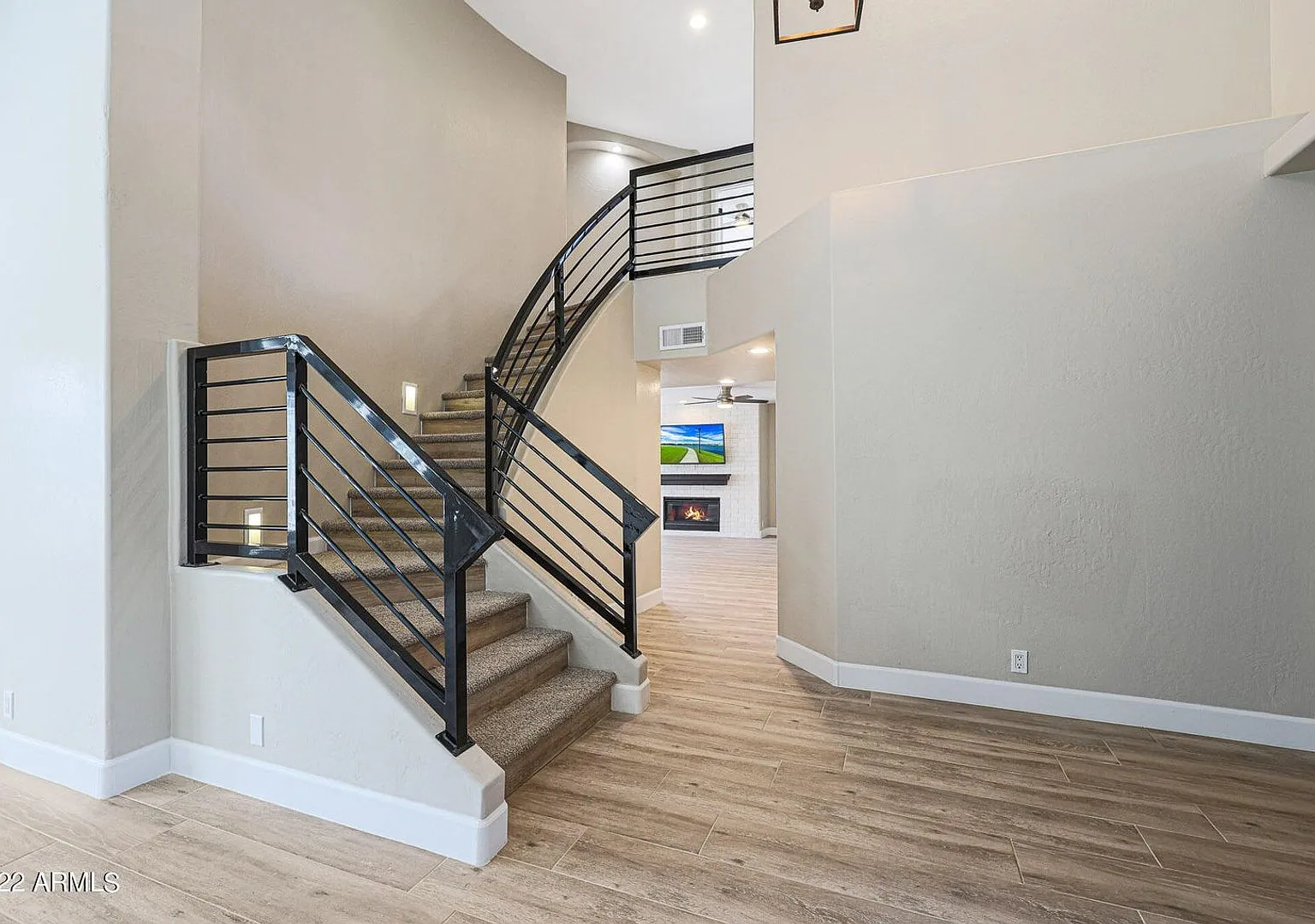 Gorgeous Luxury 4 Bedroom Remodeled Arrowhead Lakes Home with BBQ — Photo 3