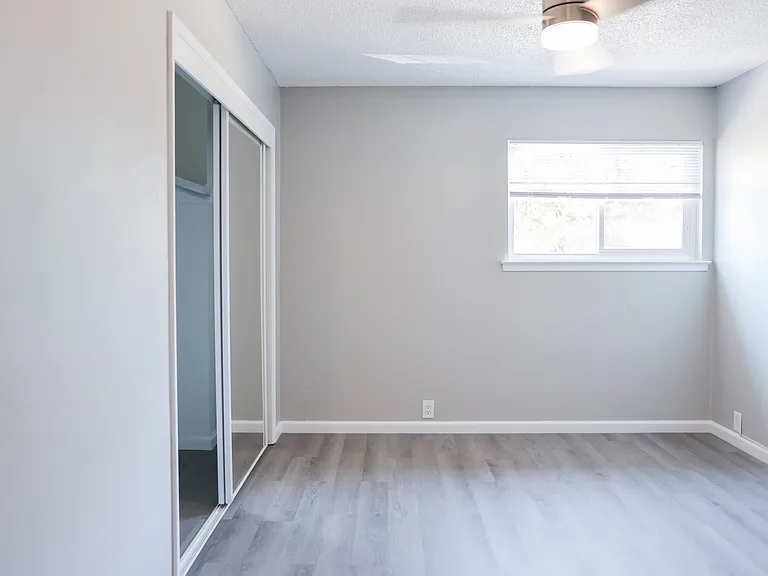University Square Apartments — Photo 10