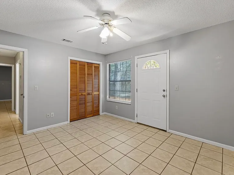 Fisher Ln — Photo 16