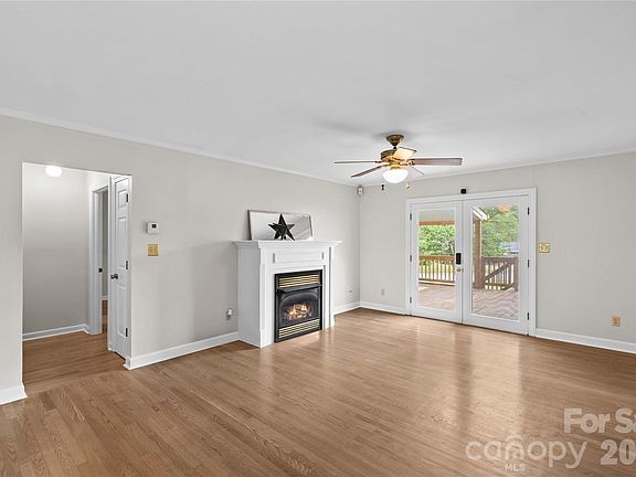 5th image of 413 Windsor Ln