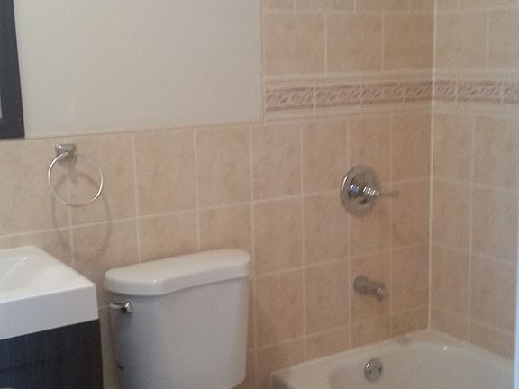 4th image of 951 E 231st St