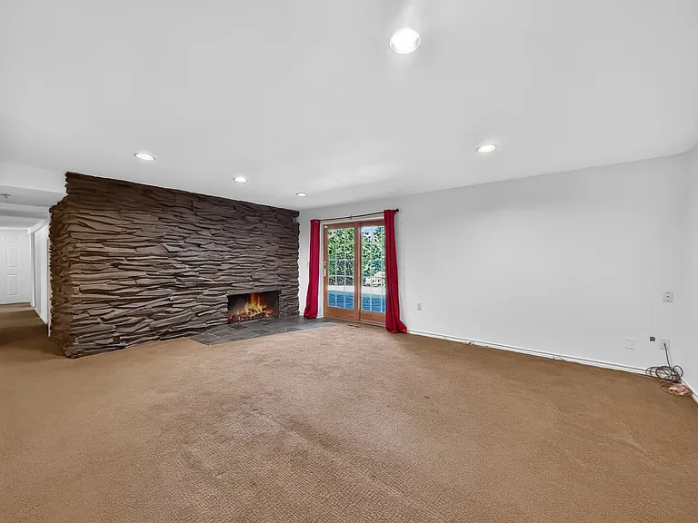16706 SE 44th St — Photo 25