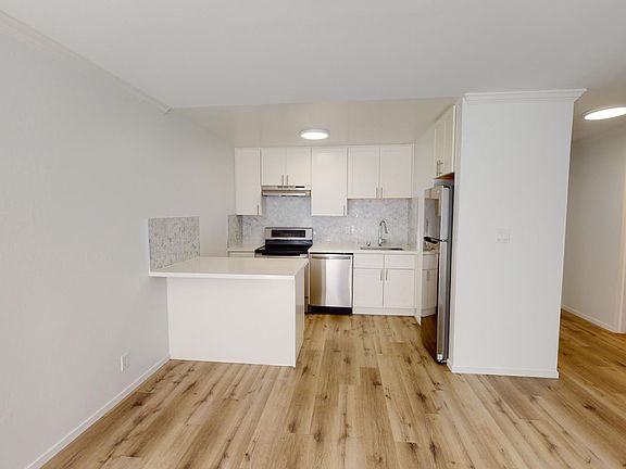 2nd image of 755 Green St APT 3B