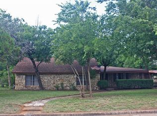 305 Bryan St, Glen Rose, TX 76043