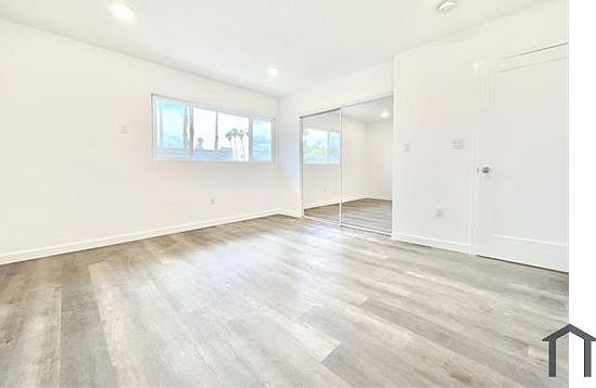 5th image of 3930 Nicolet Ave #17