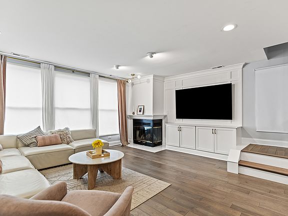 4th image of 2660 N Bosworth Ave #2NW
