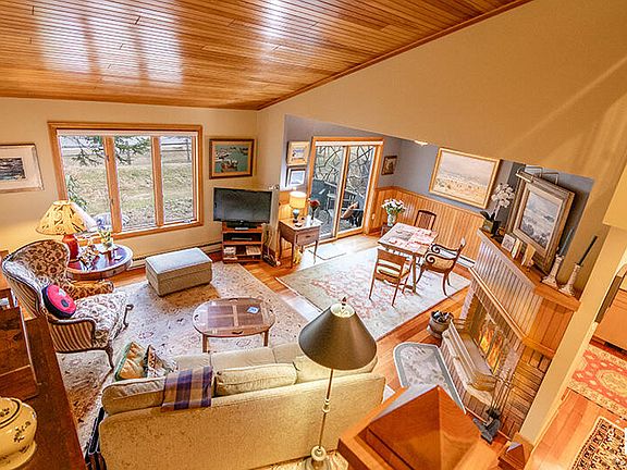 3rd image of 10 Hemlock Way Unit 2