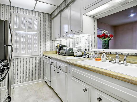 5th image of 6401 Skyline Dr APT 11