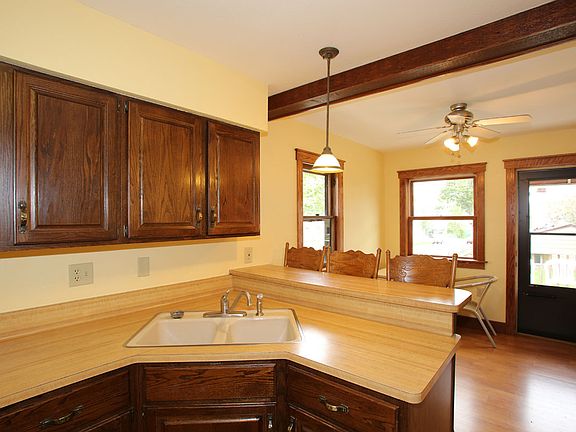 KIT open to Dinette
