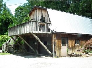 70 Lomax Ln, Elkview, WV 25071