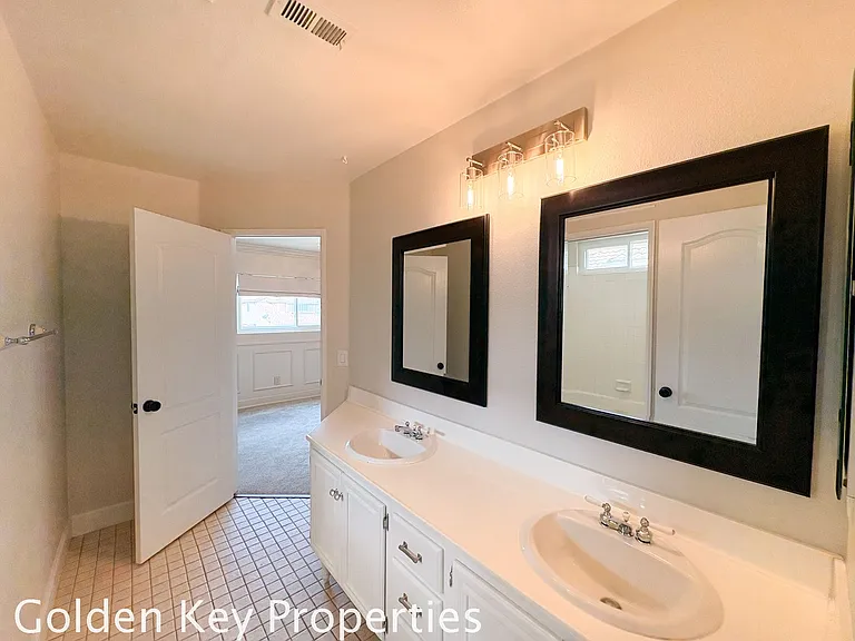 3274 San Tomas Dr — Photo 26
