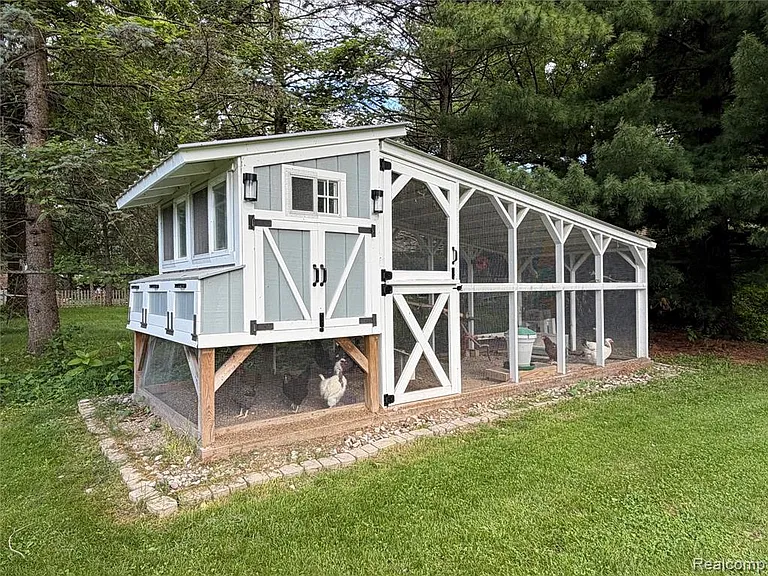 306 Michelson Rd — Photo 28