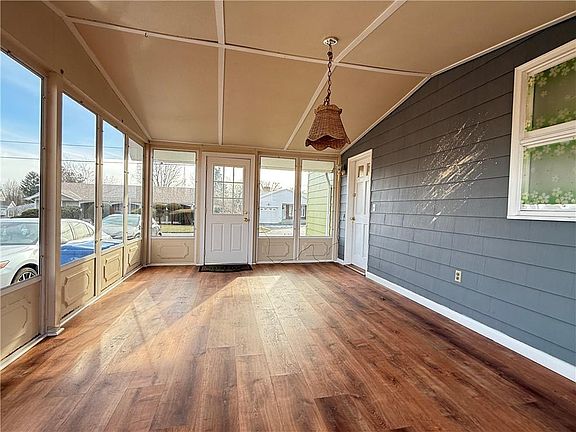 3rd image of 35 Rosemary St