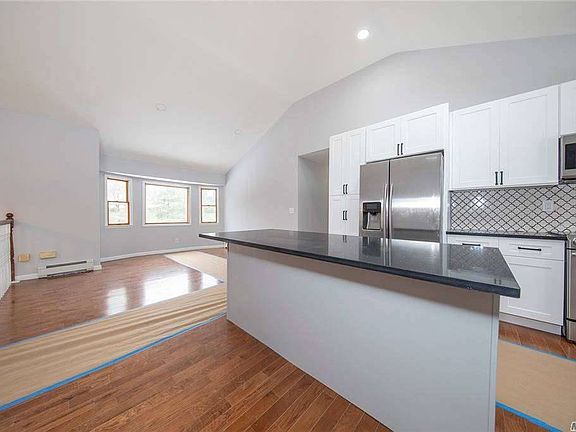 5th image of 52 Foxboro Ave