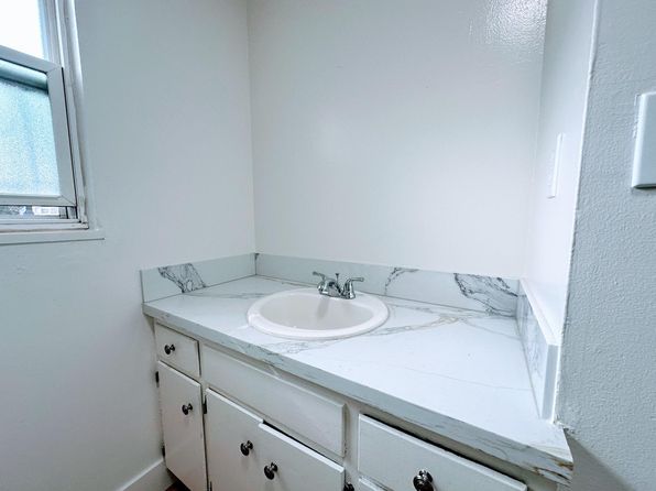 9301 Bancroft Ave #D