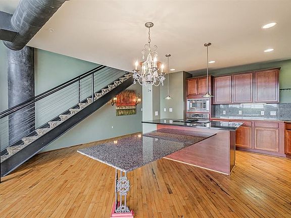 4th image of 1025 S Shepherd Dr Unit 310
