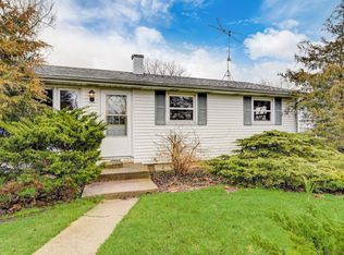 17779 W Gages Lake Rd, Grayslake, IL 60030