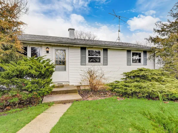 17779 W Gages Lake Rd, Grayslake, IL 60030