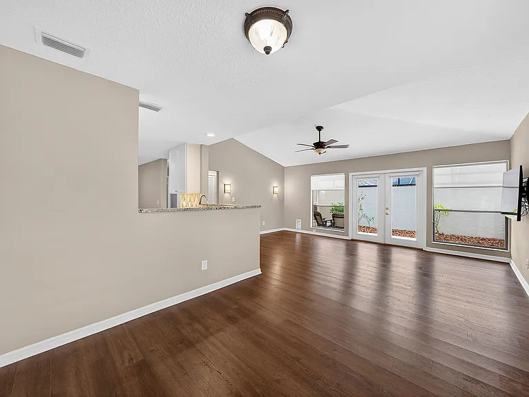 1886 Demetree Dr — Photo 3