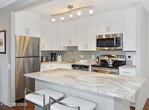 5th image of 405 N Wabash Ave Unit 811